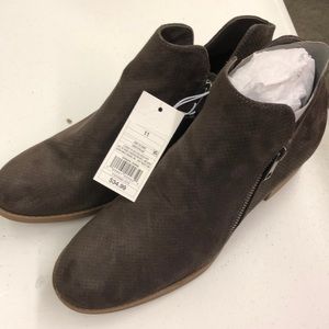 Universal Thread Shoes - New ladies booties Universal Thread Shoes - New ladies booties